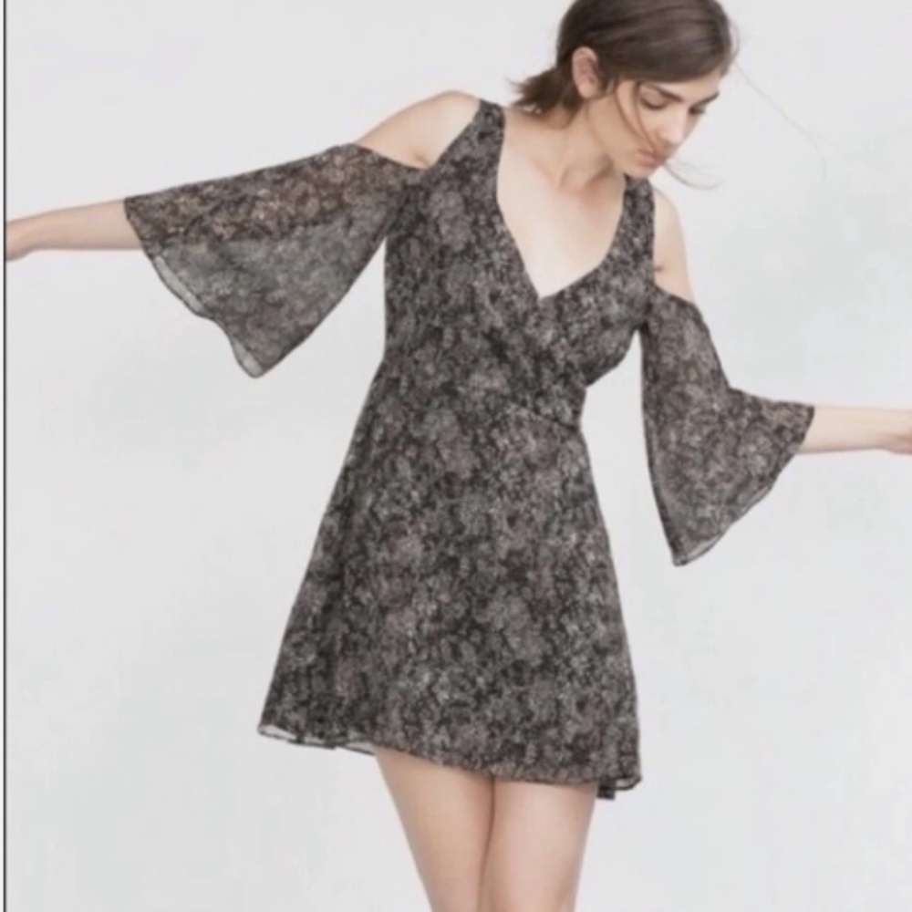 Zara NEW Gray Black Floral Boho Retro Bohemian Bell Sleeves Mini Dress Size XS